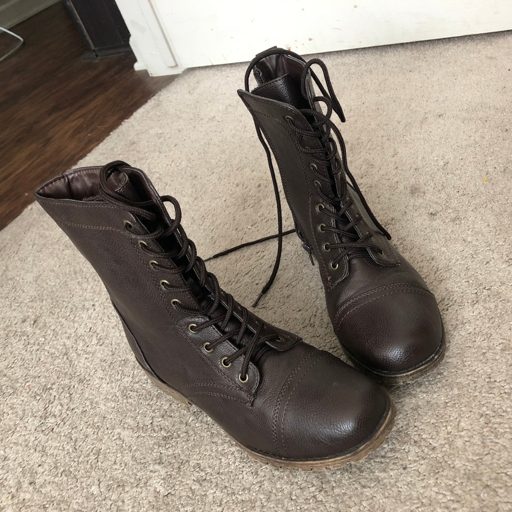 Combat boots